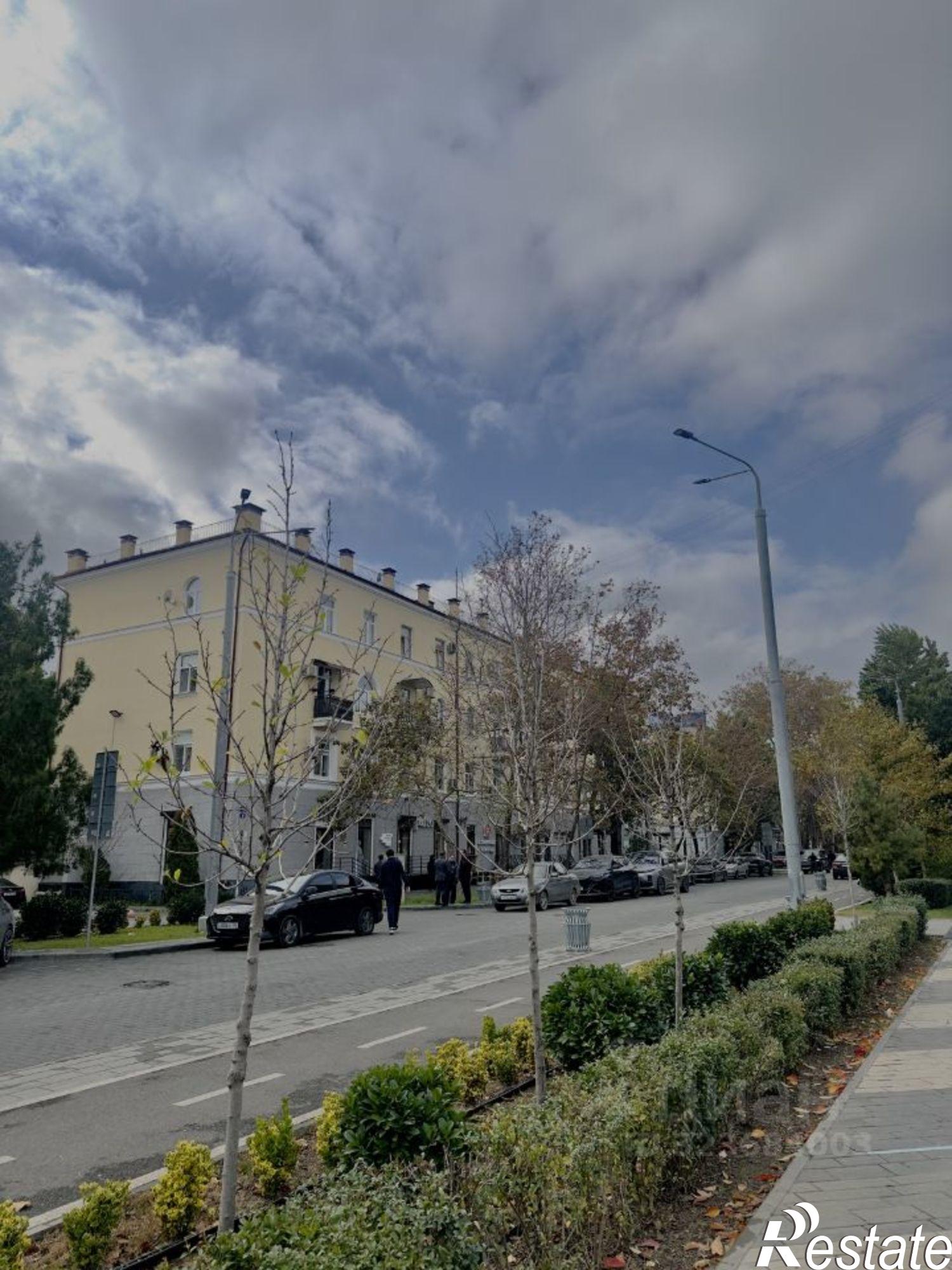 Купить квартиру за 65 000 000 рублей на улица Коркмасова, 6