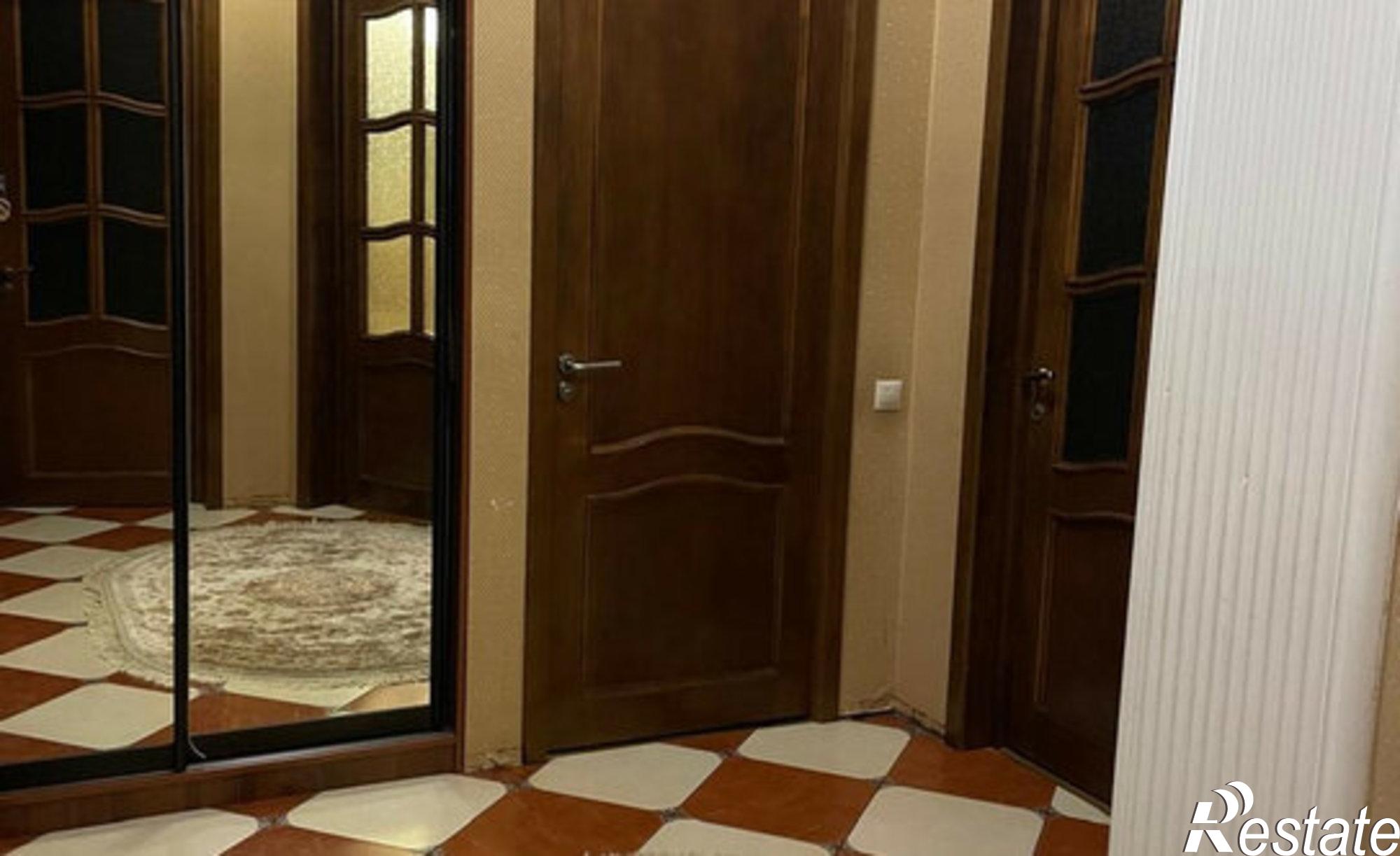 Купить квартиру за 15 000 000 рублей на ул Нахимова, 3г