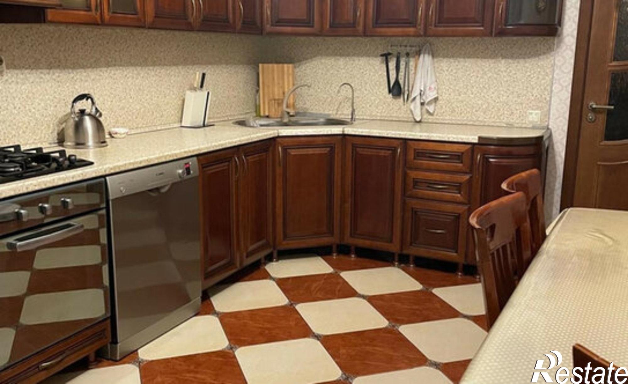 Купить квартиру за 15 000 000 рублей на ул Нахимова, 3г