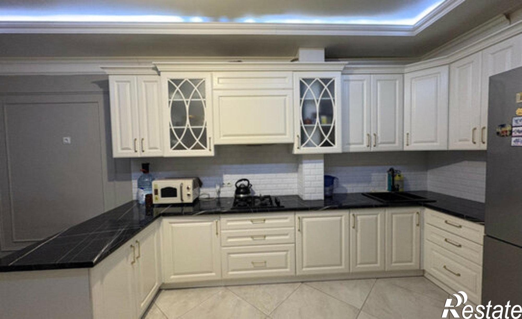 Купить квартиру за 15 000 000 рублей на ул Хивская, 7