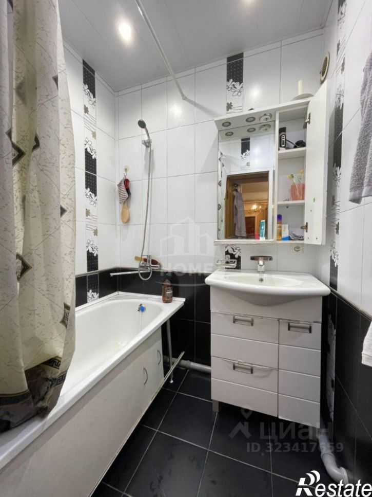 4-комн квартира ул Учительская, 11А,  д. 11А