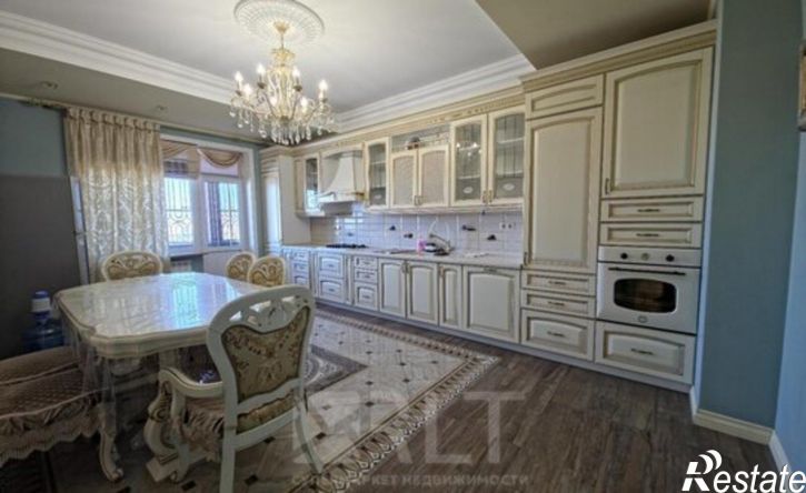 4-комн квартира пр-кт Гамидова, 7Б,  д. 7Б