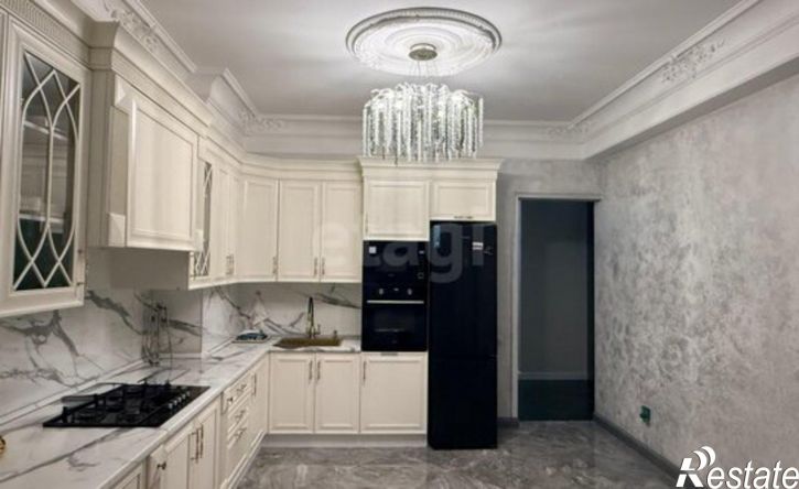 3-комн квартира улица Абдулхакима Исмаилова, 80В,  д. 80В