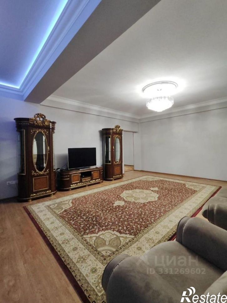 3-комн квартира ул Салаватова, 10,  д. 10