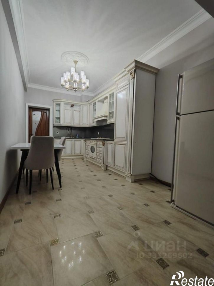 3-комн квартира ул Салаватова, 10,  д. 10