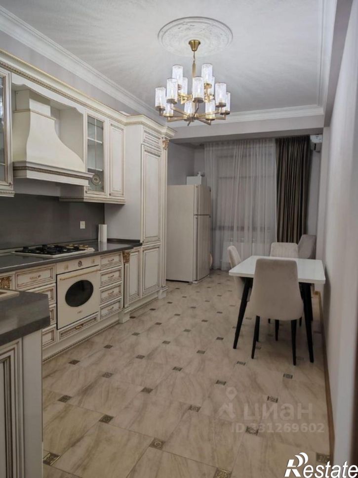 3-комн квартира ул Салаватова, 10,  д. 10