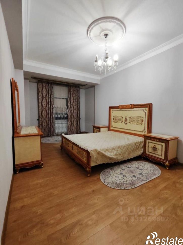 3-комн квартира ул Салаватова, 10,  д. 10