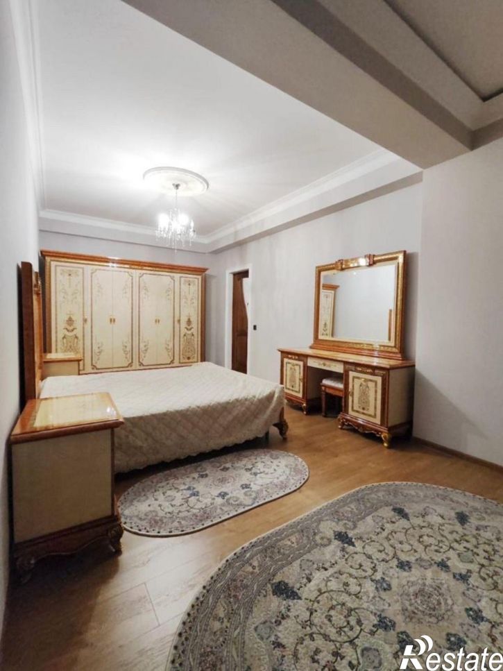 3-комн квартира ул Салаватова, 10,  д. 10