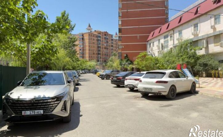 4-комн квартира улица Хаджи Булача, 17В,  д. 17В