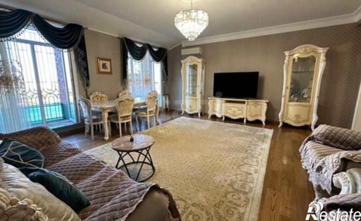 4-комн квартира проспект Гамидова, 7Б,  д. 7Б
