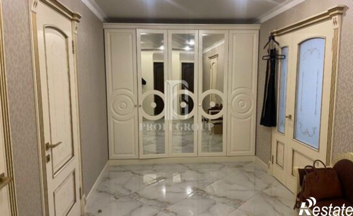 4-комн квартира улица Ирчи Казака, 3,  д. 3