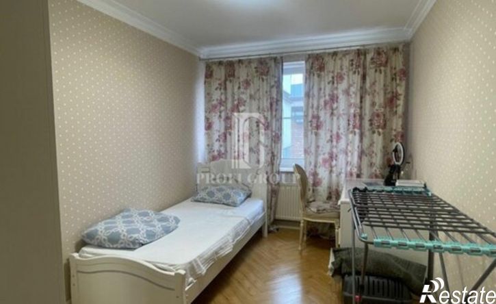 4-комн квартира улица Ирчи Казака, 3,  д. 3