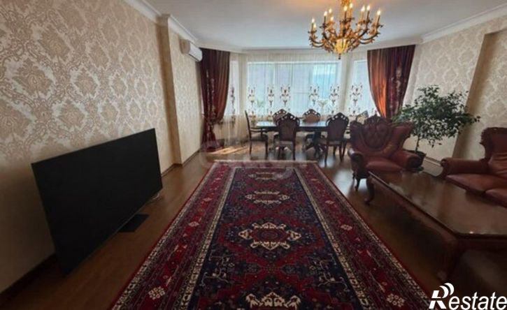 4-комн квартира пр-кт Гамидова, 6а,  д. 6а