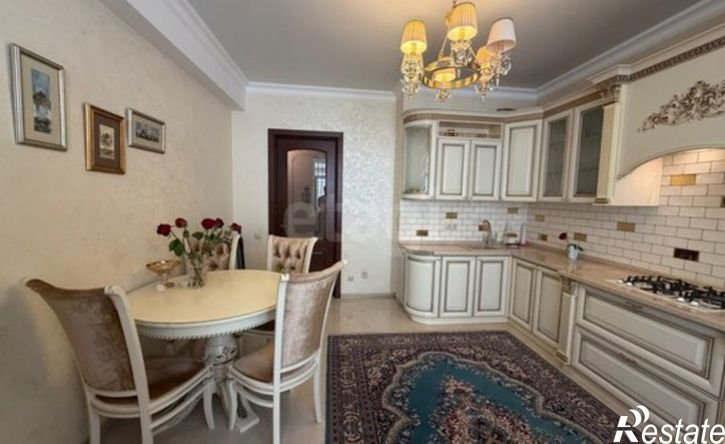 4-комн квартира пр-кт Гамидова, 6а,  д. 6а