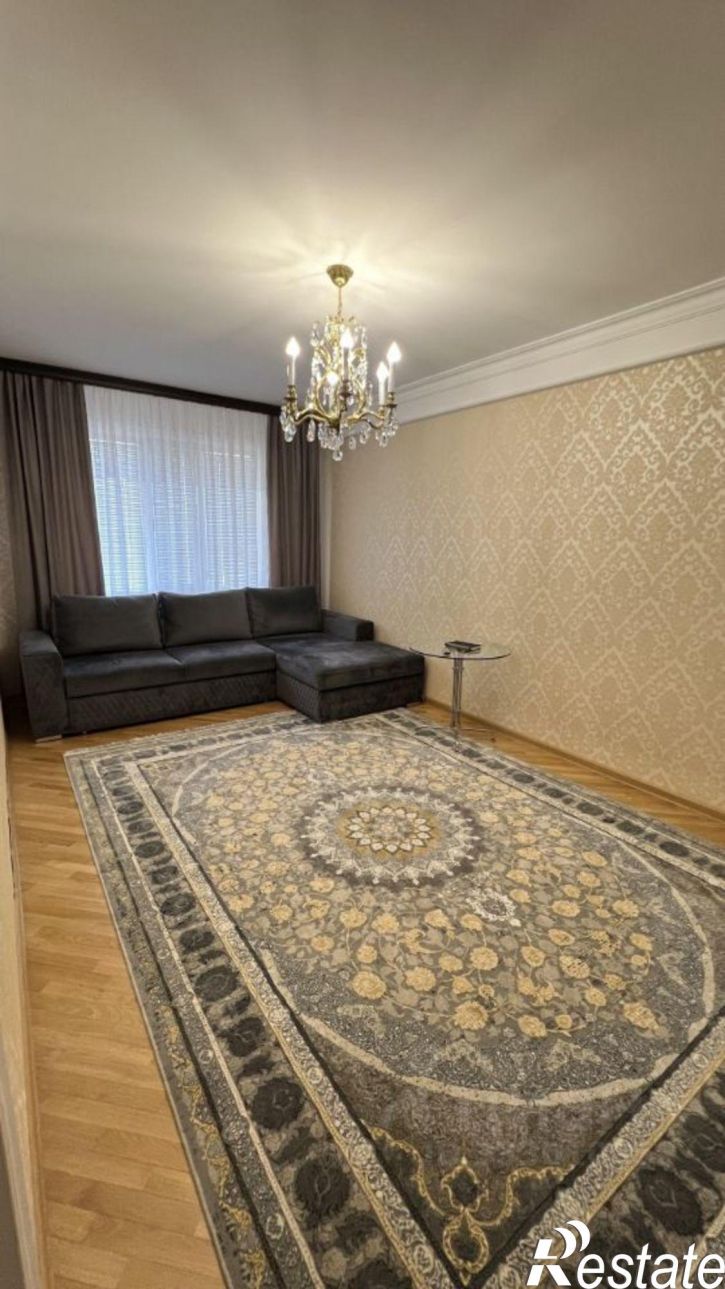 3-комн квартира пр-кт Гамидова, 4,  д. 4