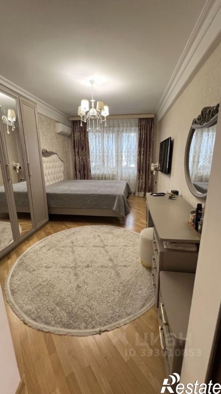 3-комн квартира пр-кт Гамидова, 4,  д. 4