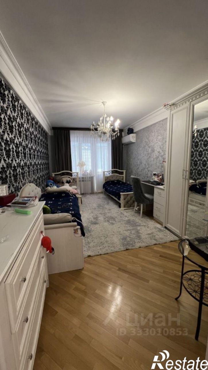 3-комн квартира пр-кт Гамидова, 4,  д. 4