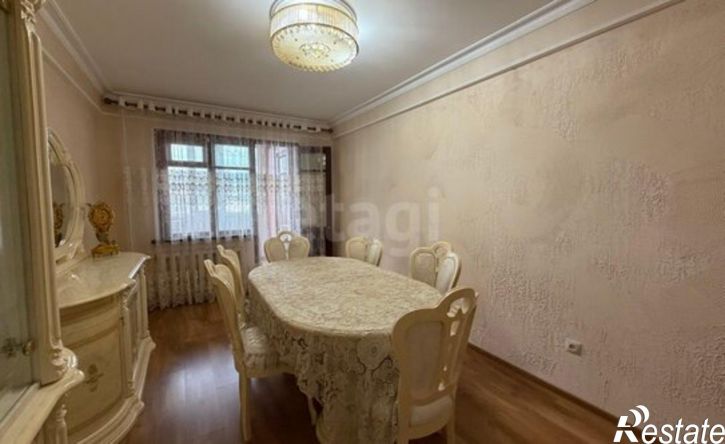 4-комн квартира улица Гайдара Гаджиева, 11Д,  д. 11Д
