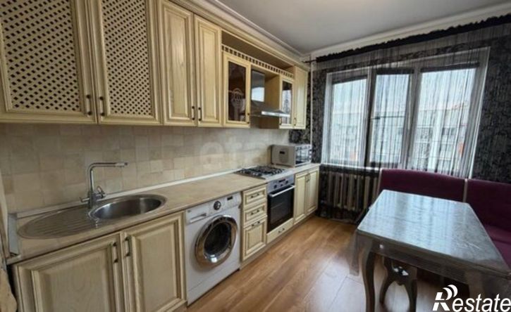 4-комн квартира улица Гайдара Гаджиева, 11Д,  д. 11Д