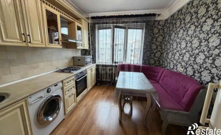 4-комн квартира улица Гайдара Гаджиева, 11Д,  д. 11Д