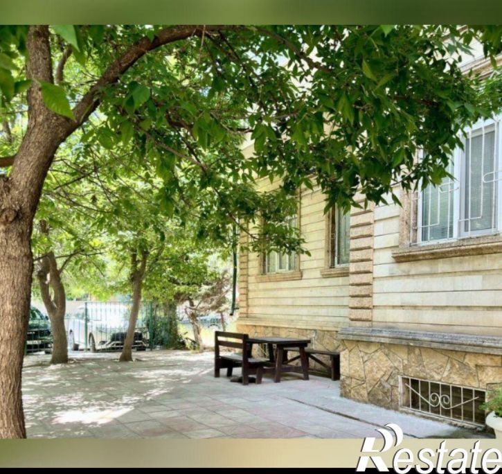 2-комн квартира улица Абубакарова, 110А,  д. 110А