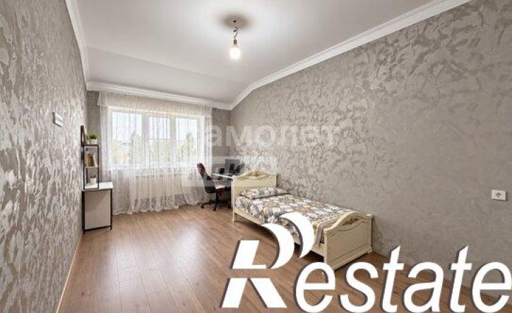 4-комн квартира улица Гайдара, 2А,  д. 2А